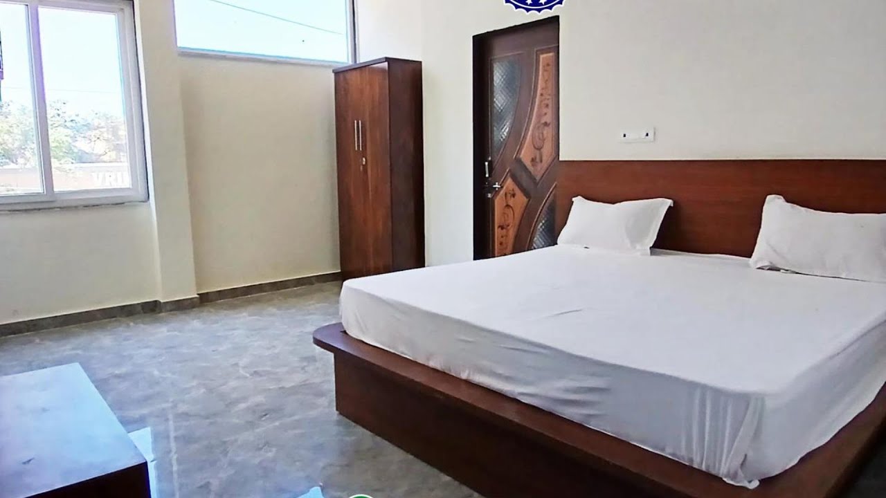 Отель Брай Никунь! рядом с новым храмом Рангджи, Прем Мандир, храмом ИСККОН! Полностью кондициони...