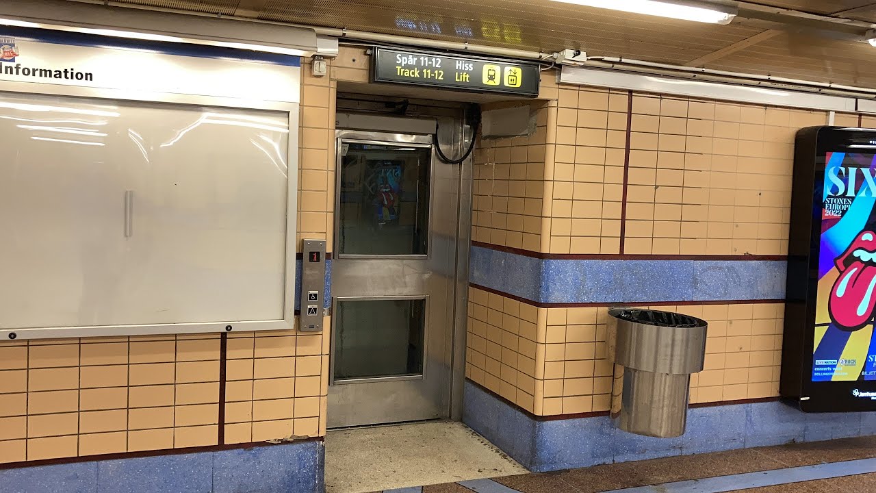 1985 DEVE (mod. by: KONE) Holeless Hydraulic elevator @ Stockholm Centralstation, Stockholm, Sweden.