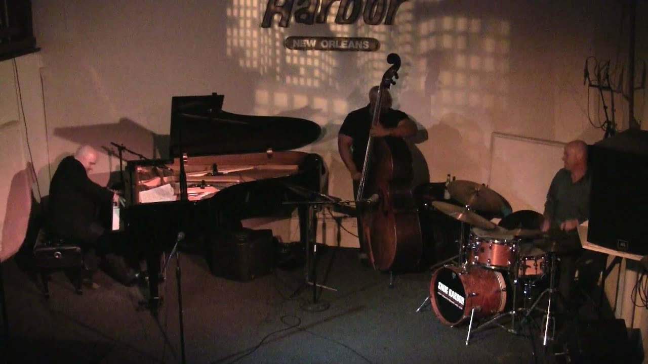 Peter Martin and Geoff Clapp trade on Billie's Bounce