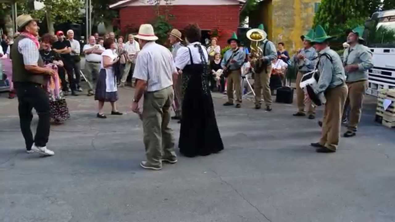 IL BALLO DEI GOBBI-LA GALOPPA - YouTube
