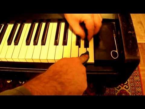 maxim_tuner, keys of upright piano & vodka.Чистка клавиш пианино при помощи водки