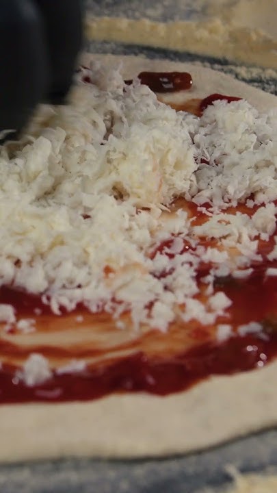 Сирна піца з брі та моцарелою 🍕🧀 Легкий рецепт та неймовірний смак! 🌶️🌿 ...