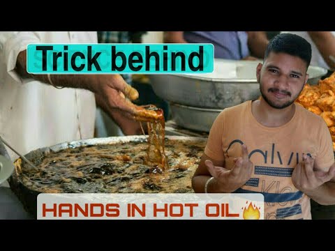 Video: To Test Their Faith, They Dip Their Hands In Boiling Oil And Do Not Get Any Burns - Alternative View