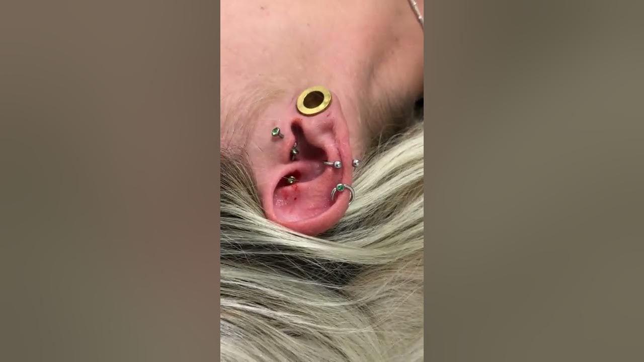 Daith Piercing - Curved Barbell - YouTube