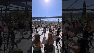 Bailando bachata al sol