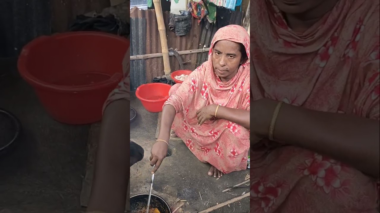 আপনাদের চাচা বাজার থেকে মুরগি আনলো 