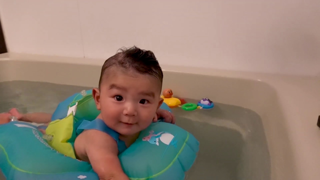 お風呂で泳ぐ 5ヶ月 Youtube