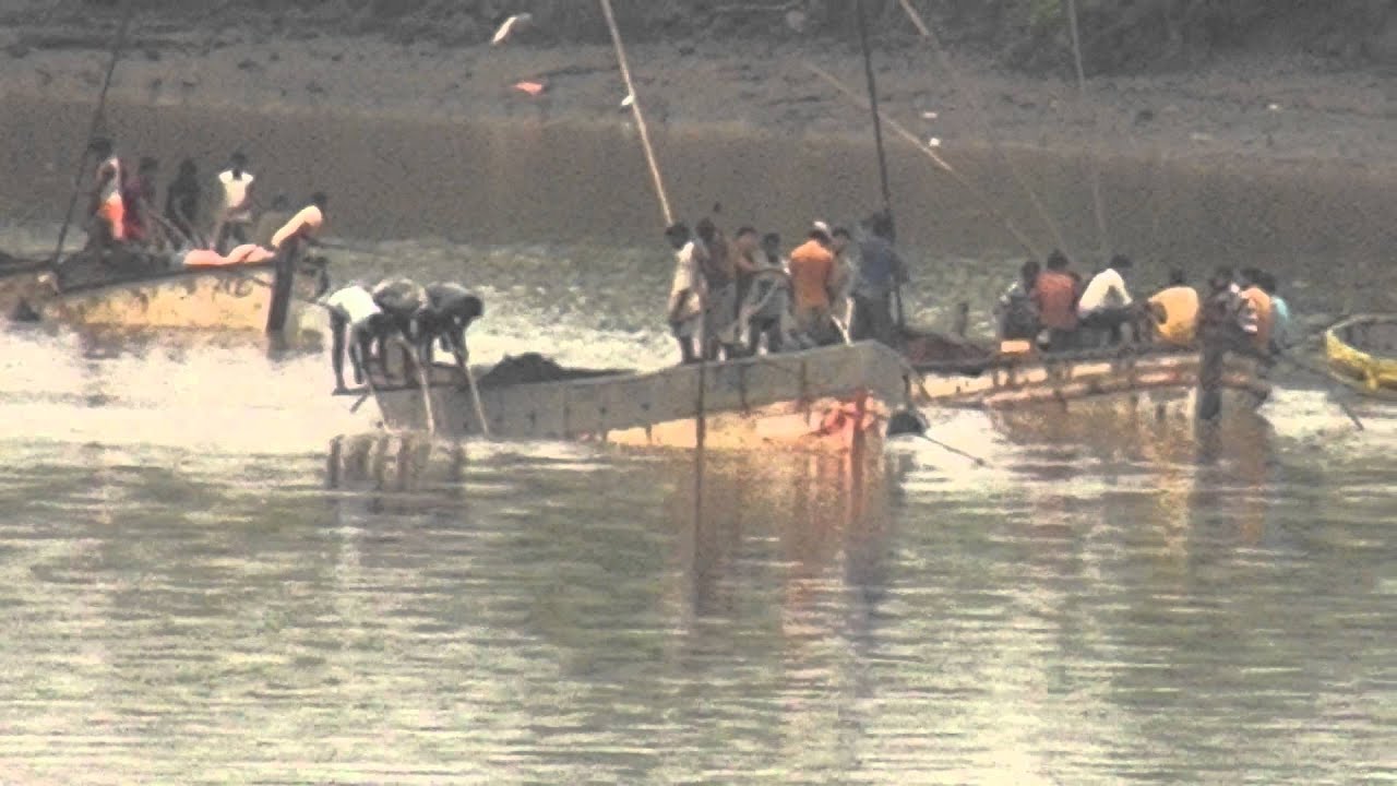 Vaitarna River in all its Splendour & Organised Sand Mining Operations going on