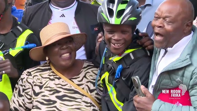 Sbusiso Lawrence's Sister Gets Dragged On Socials After Giving Advise & Flaunting  her brother - YouTube