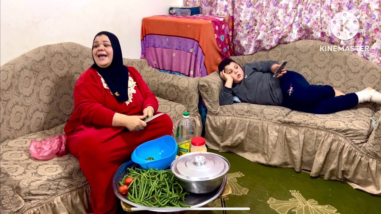 ام جني ابوس اديكم ارحموني من تعليقاتكم هتجبولي شلل هو انتو معندكوش اخوات بنات😭😭😭😭😭