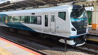 E257系2000番台・E257系2500番台オオNA-11編成+オオNC-31編成横浜駅発車