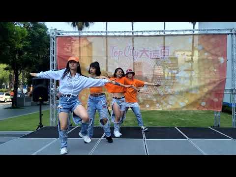 Yi Den 教師熱舞