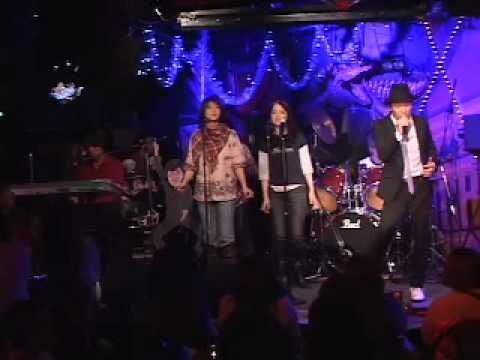 初恋／ダイナマイトポップス（紅白歌合戦 2011）