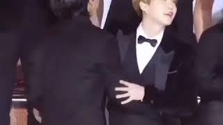 KIM TAEHYUNG DANCING WITH MIN YOONGI