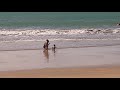 Praia bebês crianças diversão infantil.