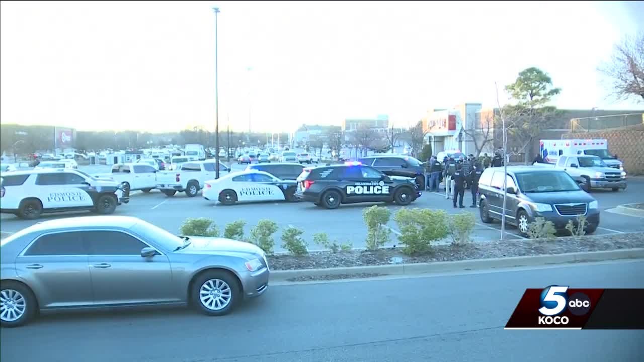 Driver in custody after police pursuit ends in Edmond - YouTube