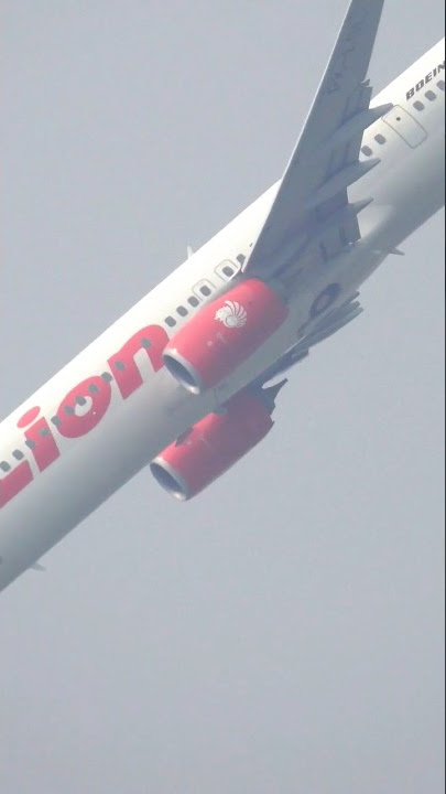 Boeing 737 lion air from jakarta airport #airbus #planespotting #boeing737 #lionair