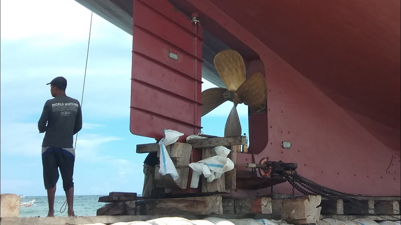 Intip Dalaman Kapal Pinisi Mewah; Kapal nya Para Sultan #bontobahari  -  pembuatan kapal pinisi