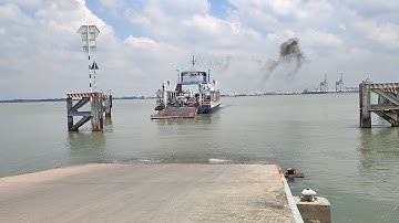 Phà Cần Giuộc - Cần Giờ. Phà SG-8326 cập bến Lý Nhơn - Cần Giờ.