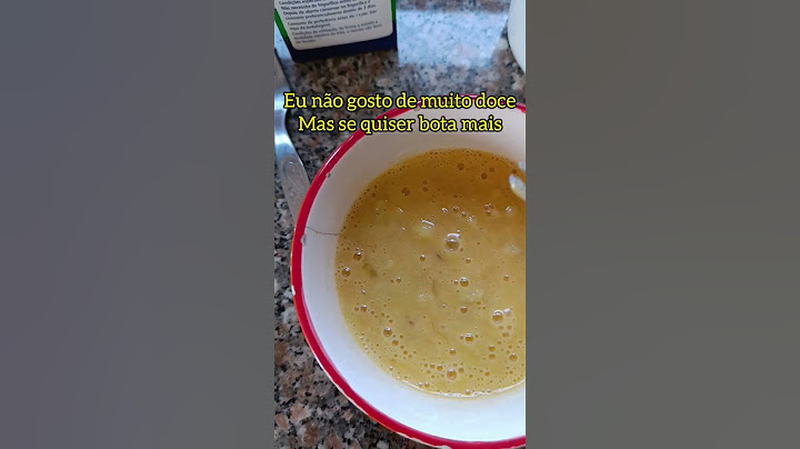 Bolo de caneca:  banana, nozes e chocolate