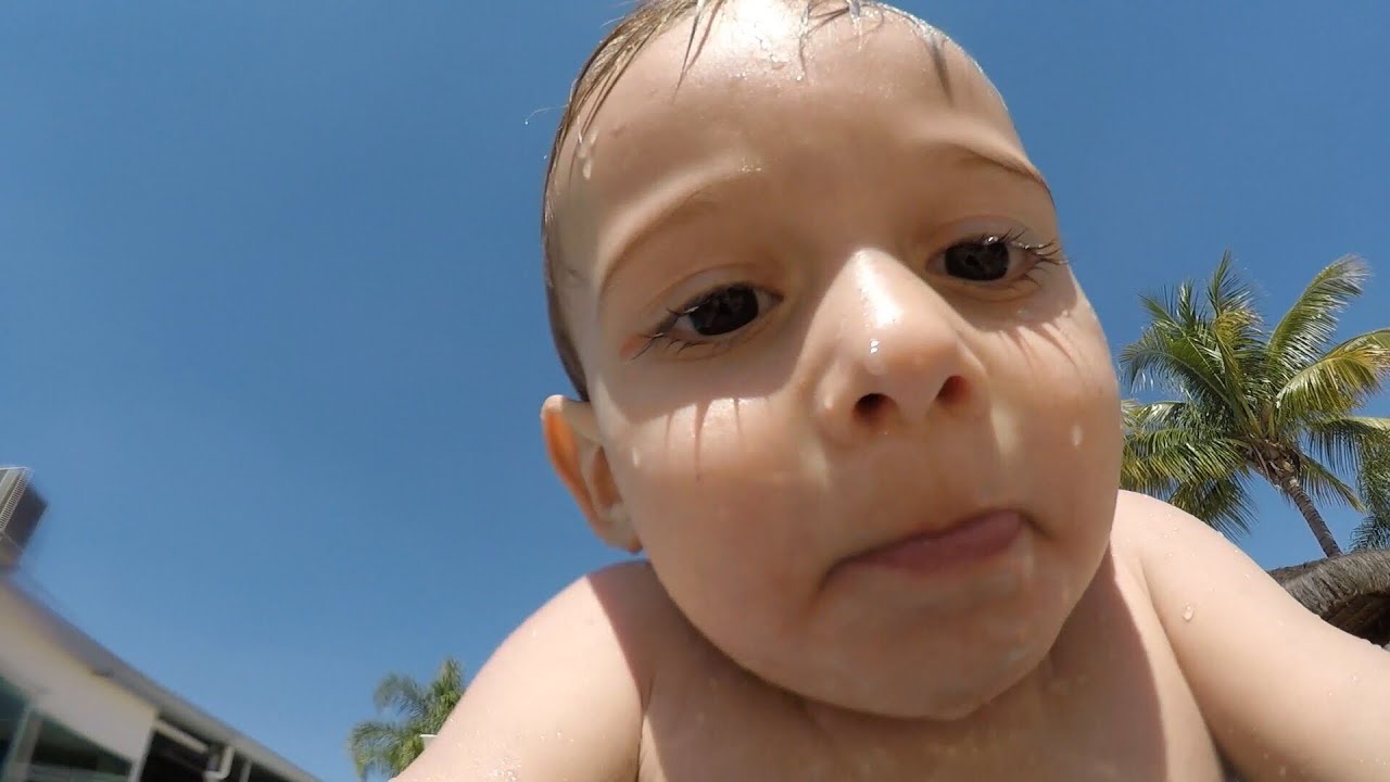 vlogs in spanish BABY VLOGGER NA PISCINA - PASSEIO DE FÉRIAS PARA CRIANÇAS - FLÁVIA CALINA