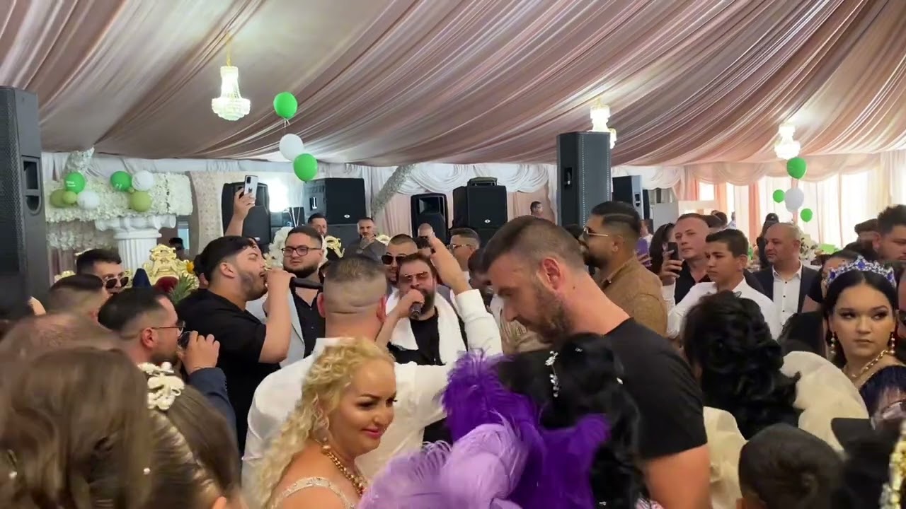 Botez la Strehaia hai sa Vedeț cum dansează Florin salam cu patroana