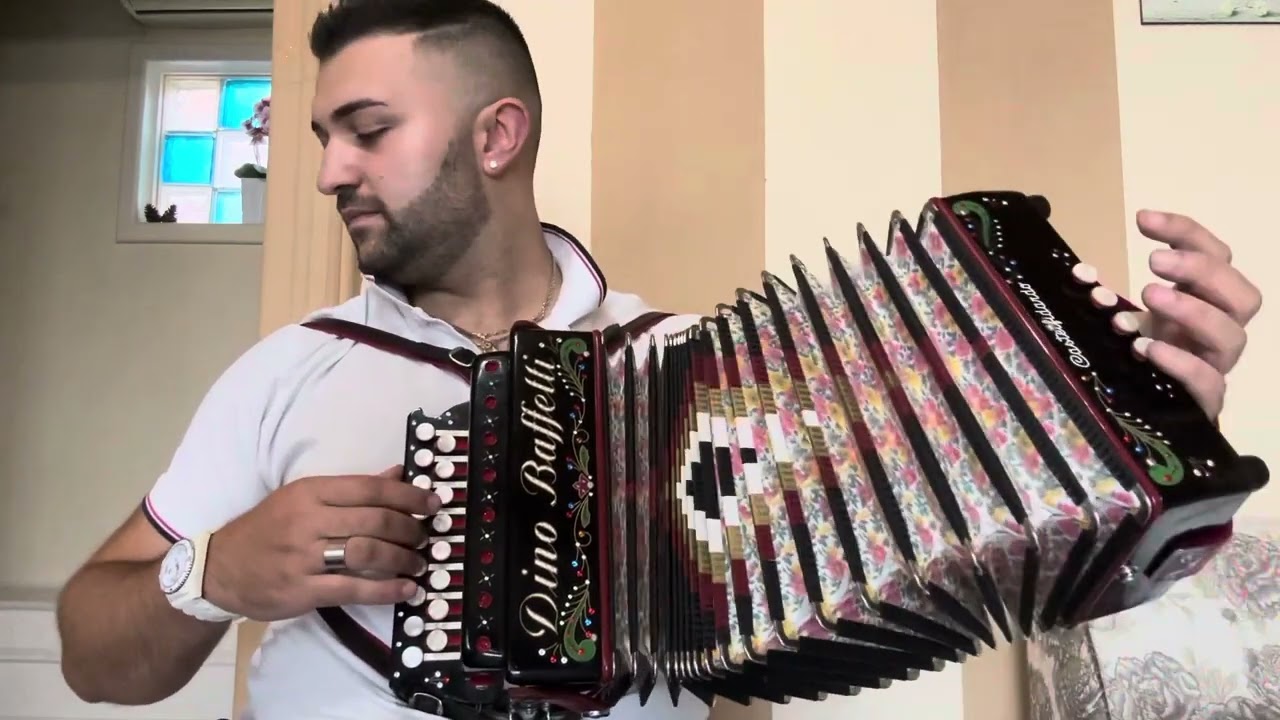 “Tutti Mi Chiamano Bionda” Valzer Popolare Nicandro Iannacone Campione del Mondo di Organetto.