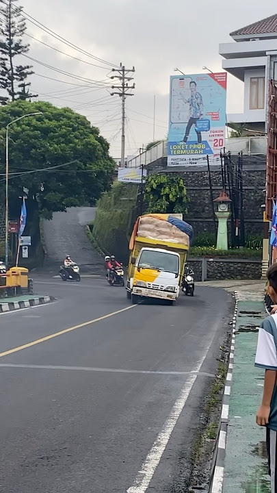 Truck Full oleng parah #doaibu #drivertruck #truckolengviral