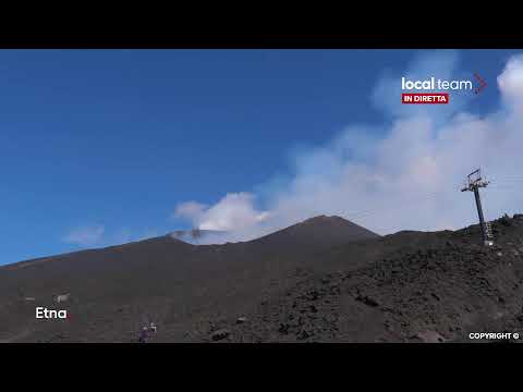 LIVE  Etna, nuova eruzione. Colonna di fumo: diretta video