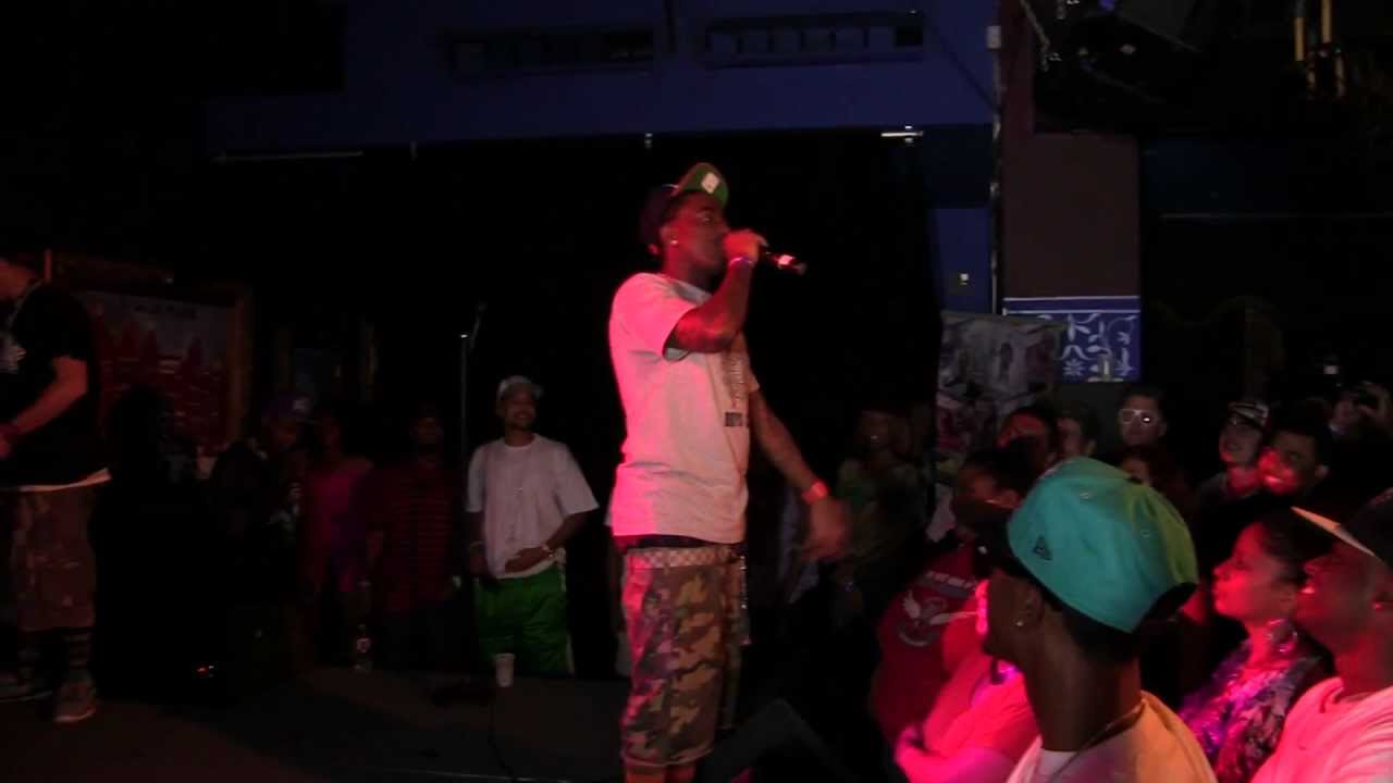 Short Dawg clowns white boy on stage in Dallas, TX (FlyTimesDaily.com Exclusive)