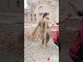 Lai jatta khich selfie jatti nachu gi teri bah fadke