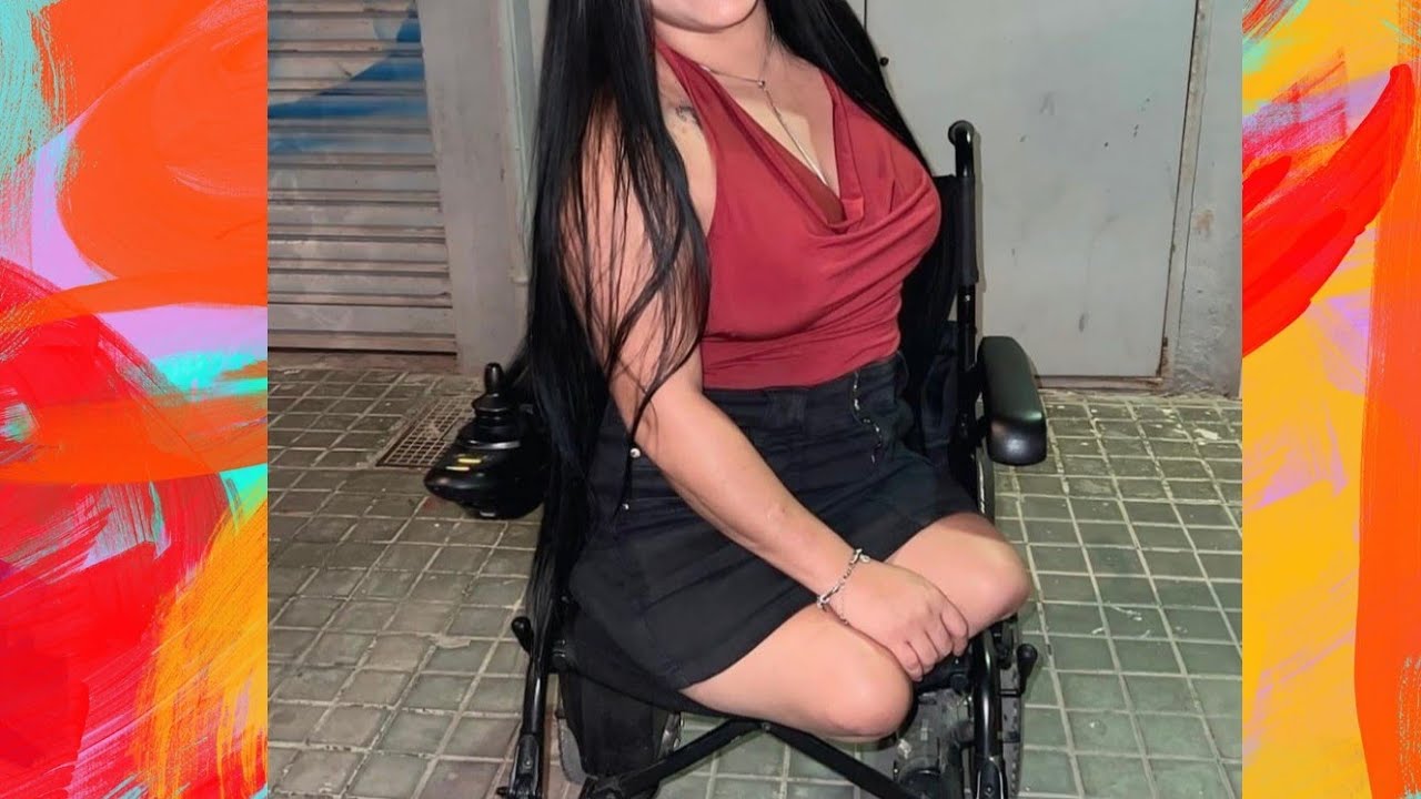 The beautiful woman is amputated and lives without legs inside the toilet 