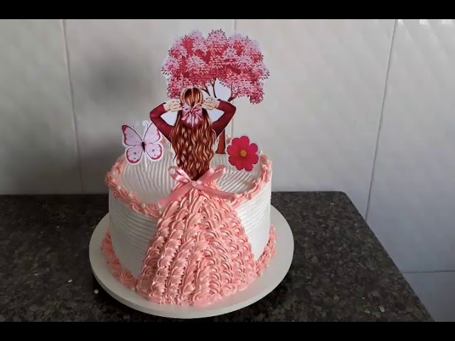 CLIENTE PEDIU UM BOLO DE ANIVERSÁRIO PARA MENINA? ESSA DECORAÇÃO EM  CHANTILLY FAZ UM SUCESSO! 