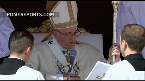 The moment in which the pope declares Mother Teres...