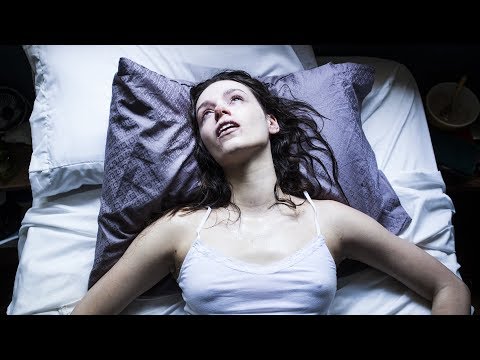 分分钟看电影：几分钟看完美国恐怖电影《闪亮的眼睛》