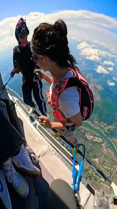 Sky Diving Dubai #skydiving #dubai #skylovers #ytshort #ytviral #khaleejdigital