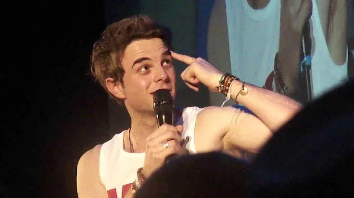 BloodyNightCon Europe - Nathaniel Buzolic touching nose w tongue / likes most about himself - Day 2
