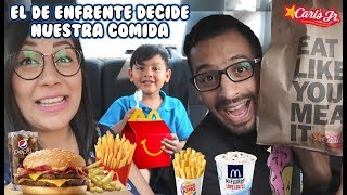 El de Enfrente Elige Nuestra Comida | Family Juega