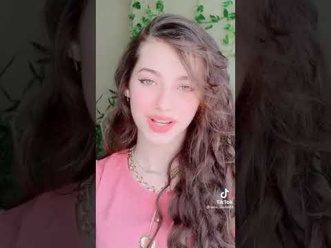 مين غيرك اللي هيفرحني يانور عيني ام العيون الخضر 