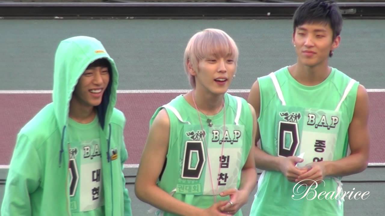 20130903 - 아이돌육상대회 B.A.P 팬들 사진찍어주는 힘찬(+대현,종업)