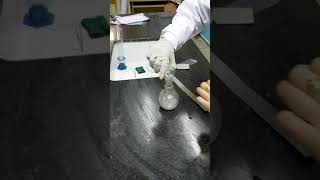 تجربة تفاعل الخارصين مع حمض الهيدروكلوريك المخفف