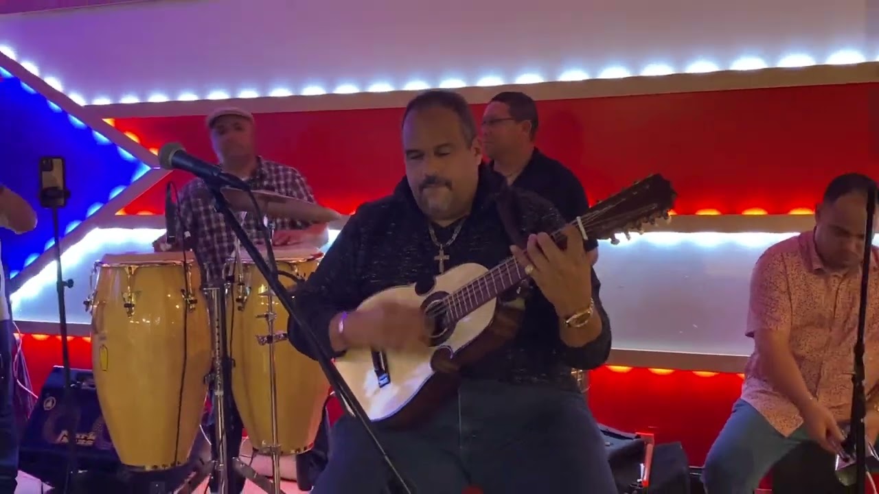 Prodigio Claudio El Cuatro Salsero at EL Mata Munchies.