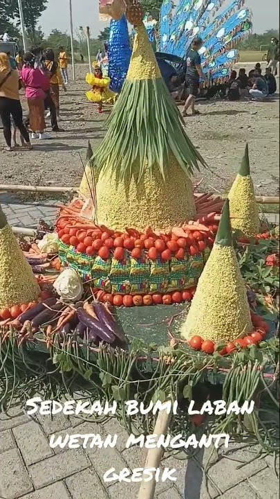 pawai budaya sedekah bumi laban wetan menganti gresik