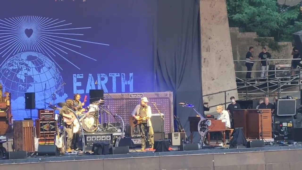 Neil Young & The Chrome Hearts - Ambulance Blues (live, 2025-07-03, Waldbuehne, Berlin, Germany)