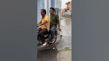Sivarej Ki Gandgi Se Logo Ka Jina Behal Logo Ke Gharo Ke Andar Ja Rhi Sivarej 