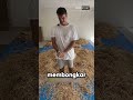 Dia Benar-Benar Mencoba Mencari Jarum di Jerami
