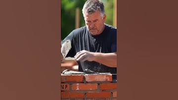 This bricklayer’s skill is just unreal 勞