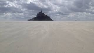 Прогулка по ДНУ МОРЯ х Мон-сен-Мишель - романтичное место Франции... Mont Saint-Michel x France(Спасибо за просмотр! Призраки Мон-Сен-Мишель х Аббатство х Франция х Mont Saint-Michel x Visit France Отлив в Мон-сен-Мише..., 2016-02-04T13:30:36.000Z)