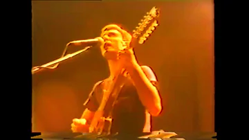 Talking Heads - Uh-Oh, Love Comes to Town (live)