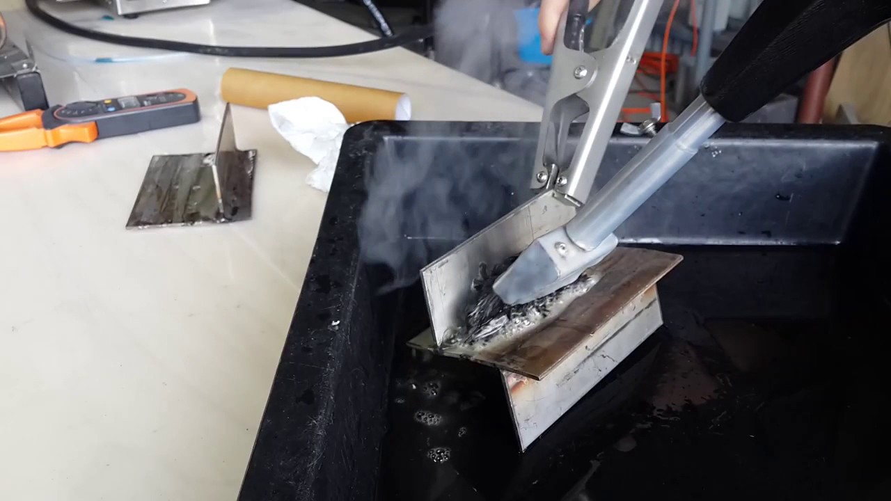 mepBLITz DC i5 MIG Brush cleaning a 150mm wide MIG fillet weld with